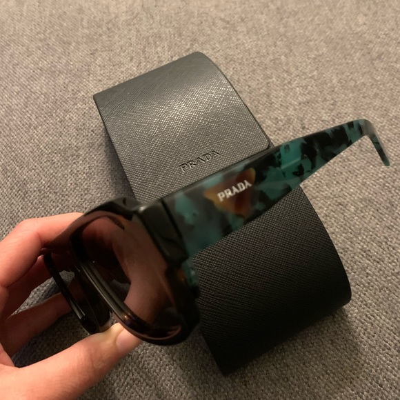 Prada sunglasses - Picture 2 of 4